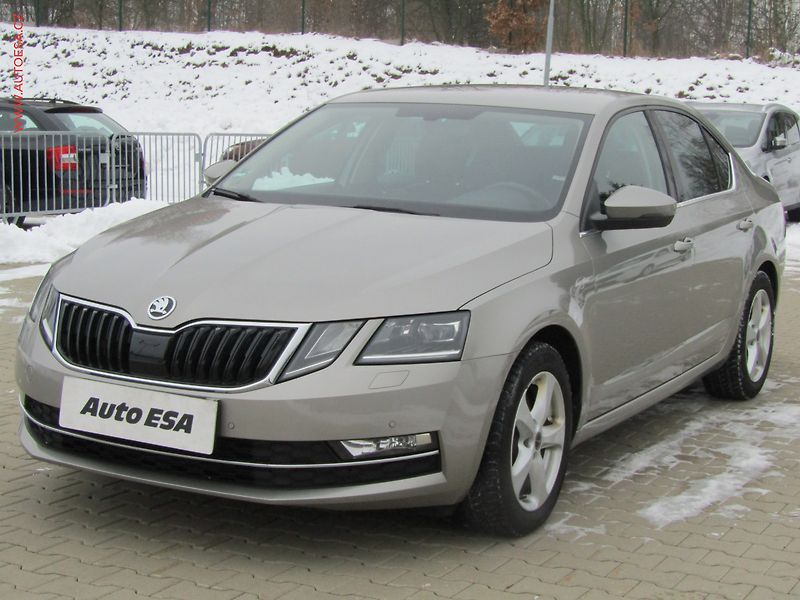 Škoda Octavia (2017) 2.0 TDi, ČR, L&K, DSG, LED - fotka 3 z 22