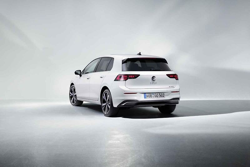 Golf je stále k mání ve verzích kombi, hatchback i GTI