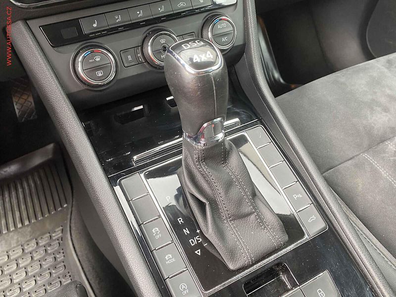 Škoda Superb (2016) 2.0 TDI 4x4, ČR, Style, DSG - fotka 16 z 19