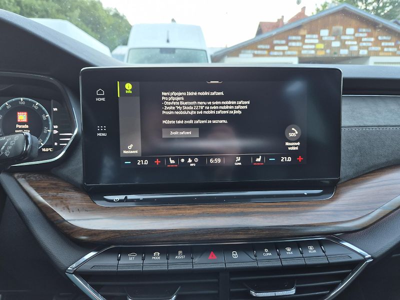 Škoda Octavia Combi Scout TDi 147kw DSG 4x4 - fotka 35 z 49