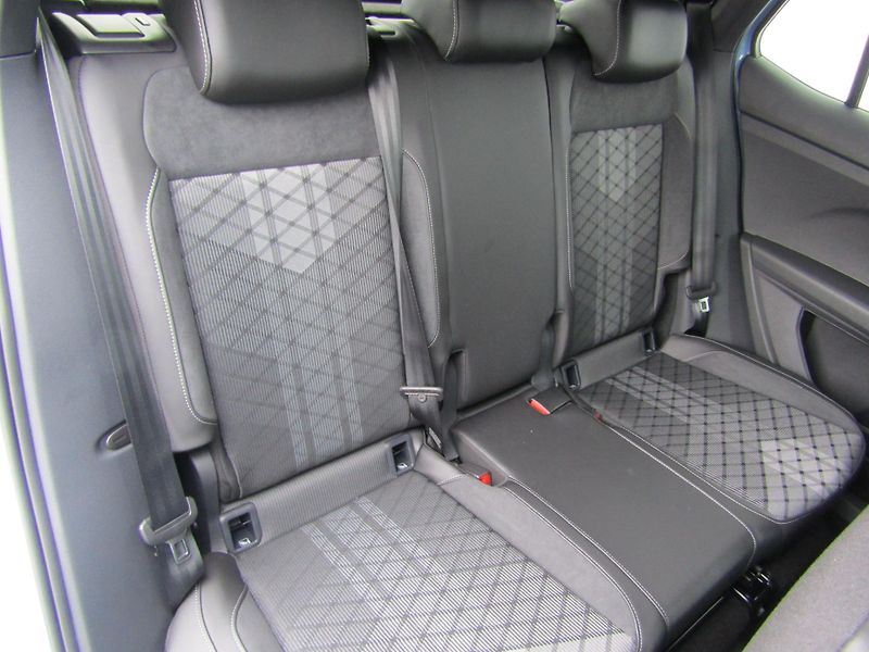 Volkswagen T-Cross R-Line People1.5 TSI 110 kW 7D - fotka 32 z 34