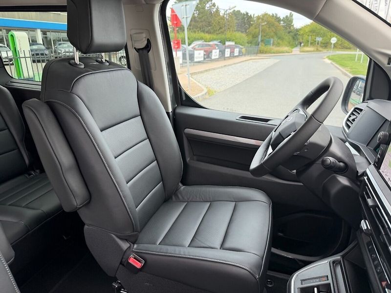 Toyota ProAce Verso L2 2.2D 8AT Family Executive W - fotka 11 z 13