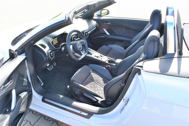 Audi TT 1.8TFSI S-Line Cabrio,B&O - fotka 15 z 50