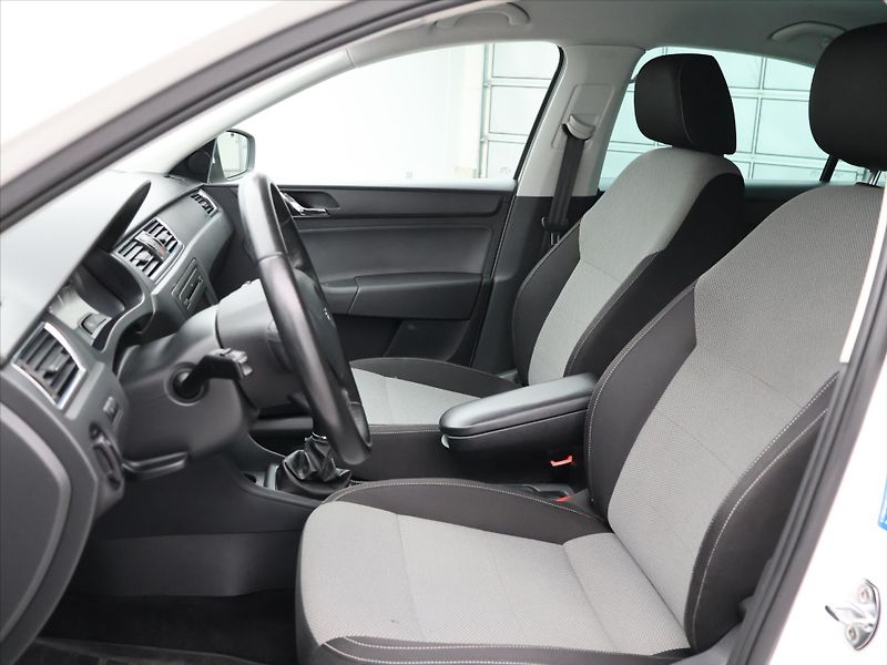 Škoda Rapid 1,2 TSI 77kW Elegance - fotka 10 z 28