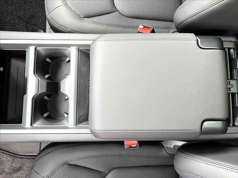 Land Rover Defender (2026) 110 D250 X-DYNAMIC SE - fotka 25 z 32