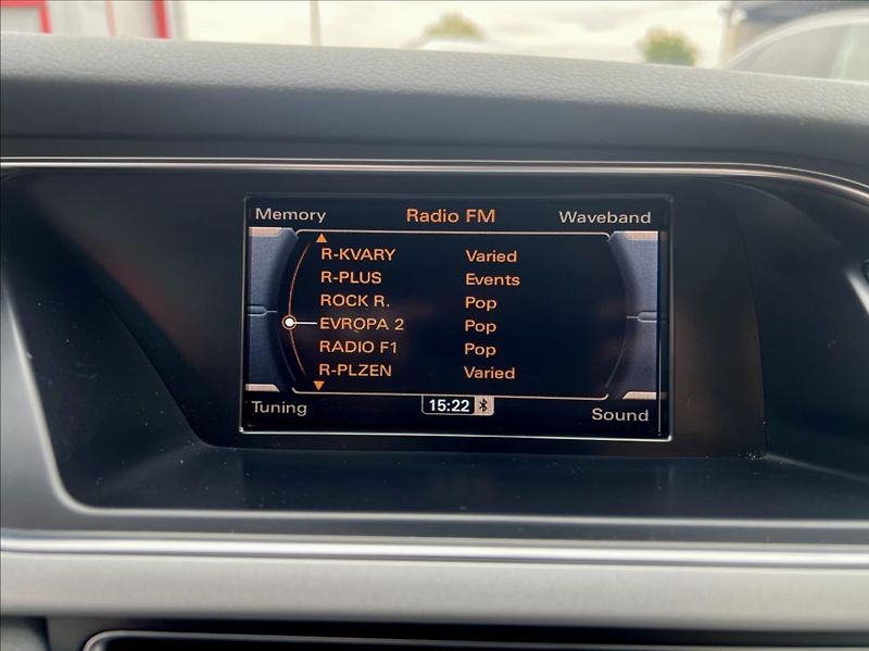 Audi A4 2,0 TDi KLIMA / rezervace - fotka 27 z 40