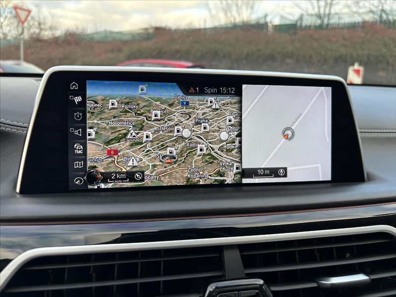 BMW Řada 7 4,4 i 750Li xDrive Individual - fotka 20 z 39
