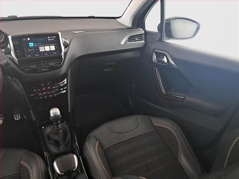 Peugeot 2008 (2019) GT Line 1.2 PureTech, ČR,1.maj - fotka 8 z 20