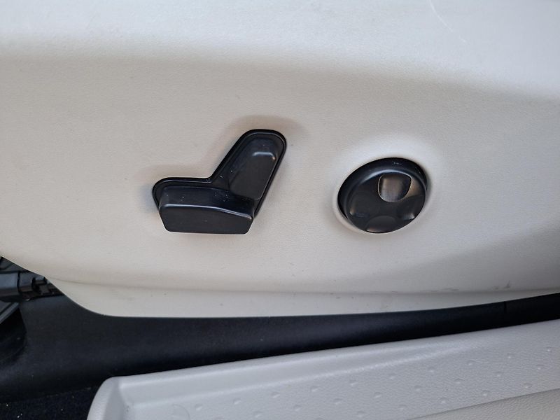 Chrysler Pacifica (2018) 3,6L Hybrid, krásný stav  - fotka 18 z 45
