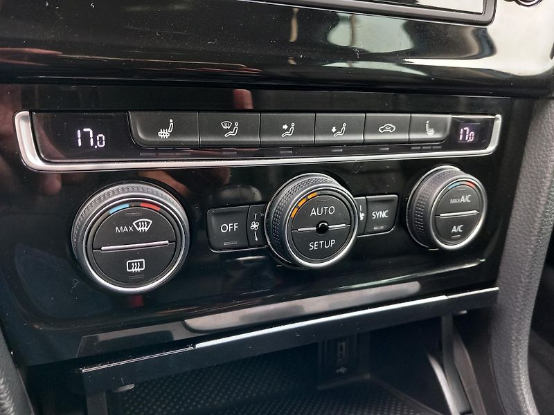 Volkswagen Golf (2013) VII 2,0TDi 110kw 1.MAJITEL - fotka 28 z 39