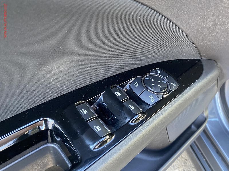 Ford Mondeo (2020) 2.0 TDCi AWD, Titanium, AT - fotka 13 z 19