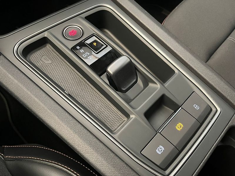 Cupra Formentor 2.0 TSi 140kW DSG 4x4 ČR 1.maj - fotka 25 z 87