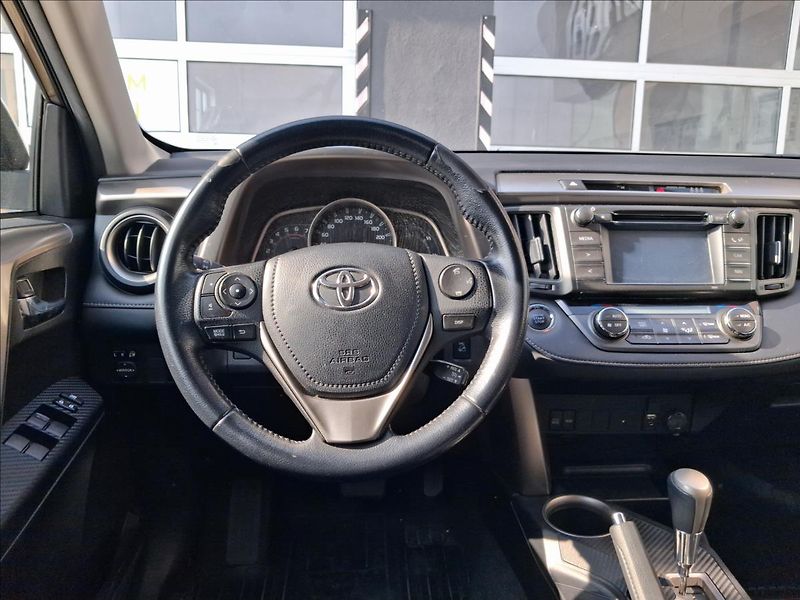 Toyota RAV4 2,2 Active AT 4x4 - fotka 5 z 17