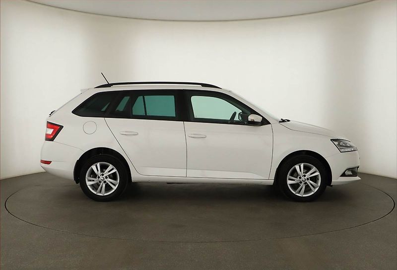 Škoda Fabia (2022) Ambition 1.0 TSI, ČR,1.maj - fotka 6 z 17