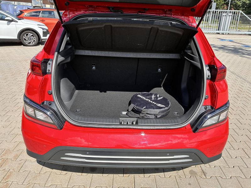 Hyundai Kona EV64kWh-150KW,  REZERVACE - fotka 35 z 38