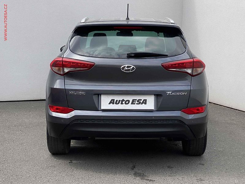 Hyundai Tucson (2016) 1.7 CRDi, Park. senzor, temp. - fotka 5 z 16