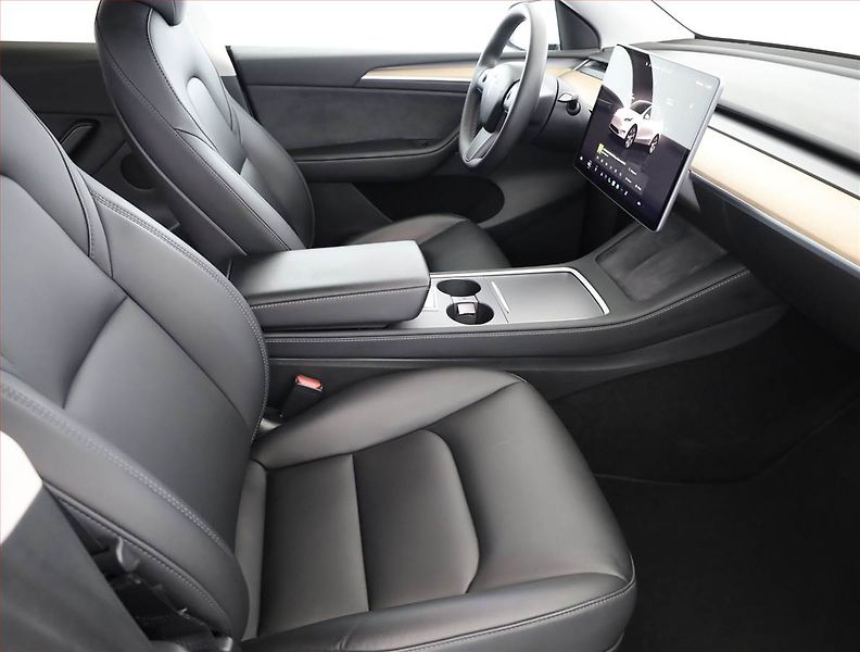 Tesla Model Y (2022) Long Range AWD 79kWh, SoH 91% - fotka 7 z 19