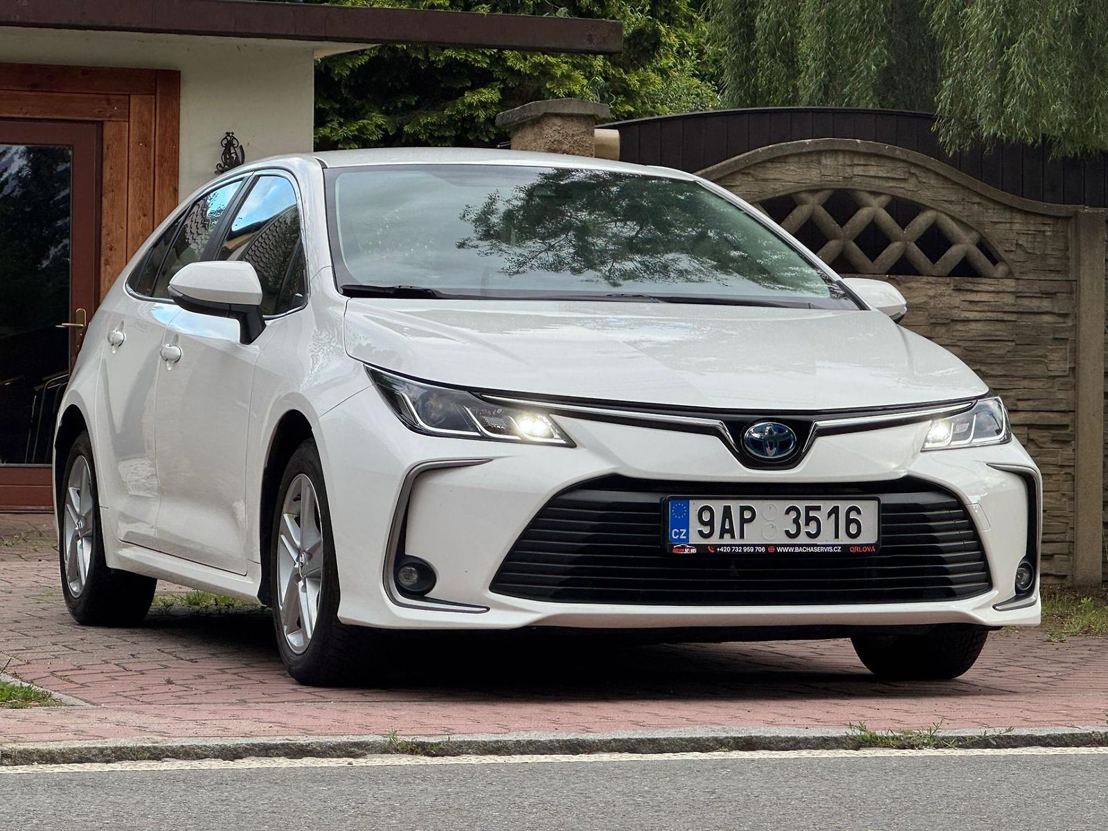 Toyota Corolla 1.8HYB. 1.MAJ ČR DPH REZERVACE