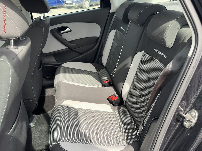 Volkswagen Polo (2011) 1.4 i, AC, temp - fotka 10 z 19