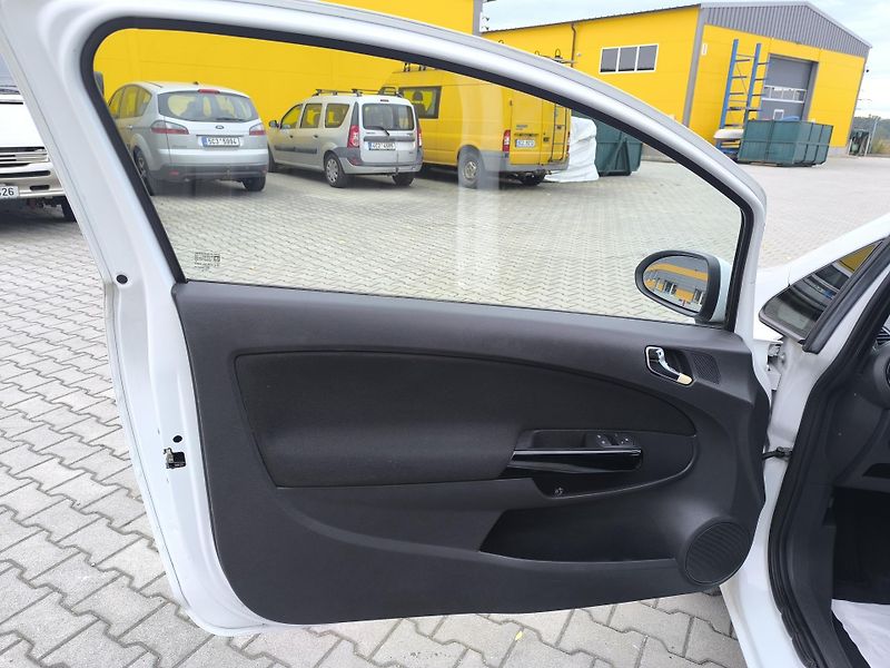 Opel Corsa (2010) 1.2 SERVISKA.1MAJ - fotka 15 z 27