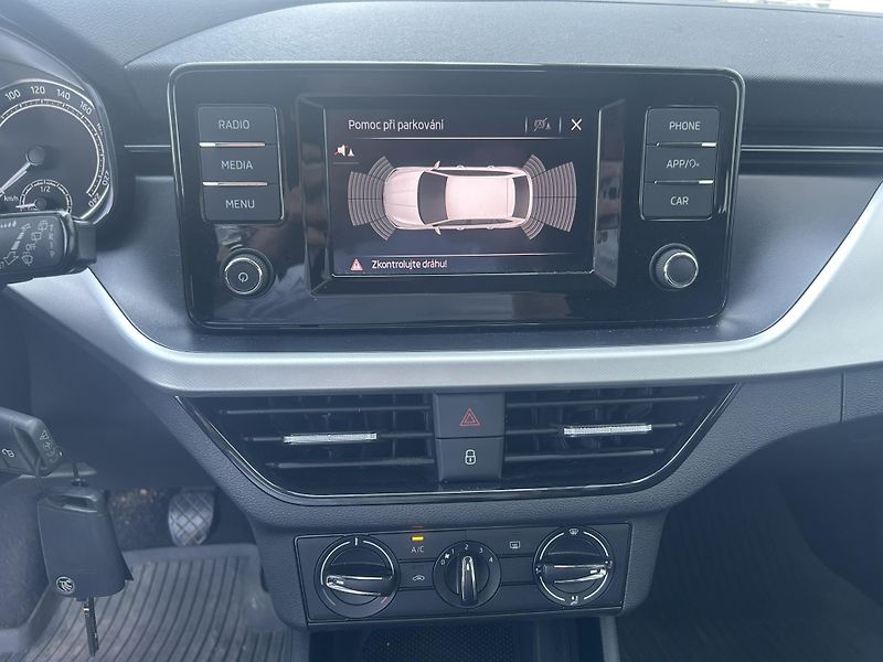 Škoda Scala 1.0TSI 85kW AMBITION - fotka 18 z 21