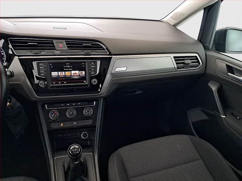 Volkswagen Touran (2015) 2.0 TDI, Navi, Park. senzory - fotka 8 z 15