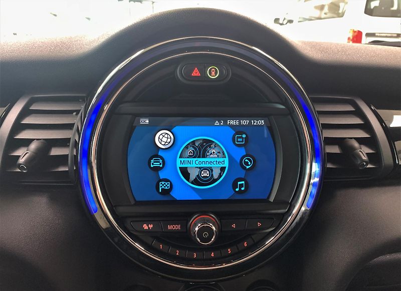 Mini Cooper 1.5T, 100 kW, ČR, LED, DPH - fotka 18 z 34