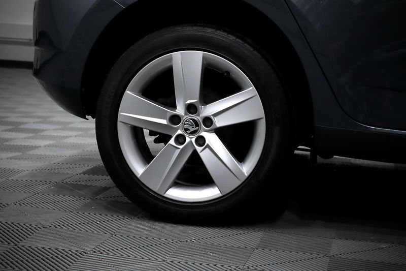 Škoda Fabia 3 1.0 TSI 81 kW - fotka 8 z 35