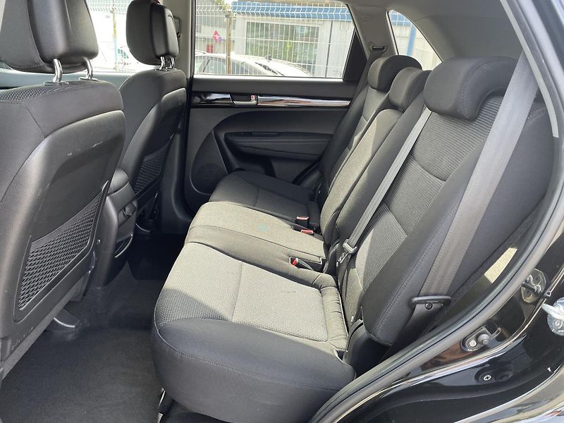 Kia Sorento 2,2 CRDi/145kW 4x4 - Automat - fotka 33 z 64