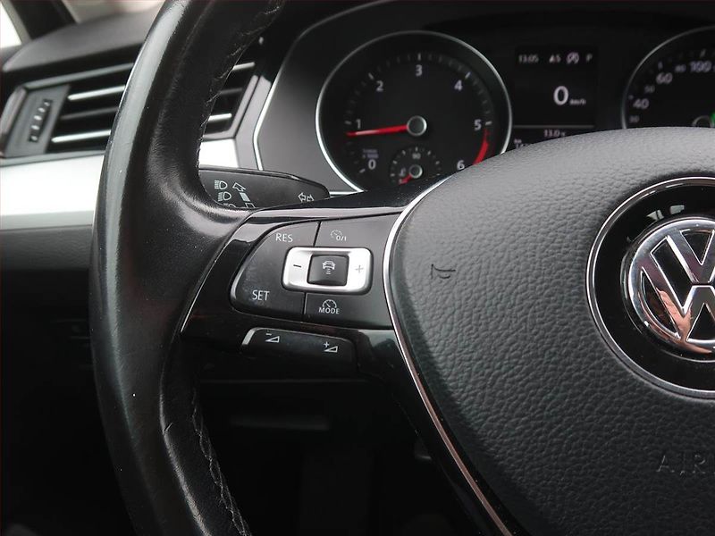 Volkswagen Passat (2017) 1.6 TDI, Automat, Navi - fotka 17 z 18