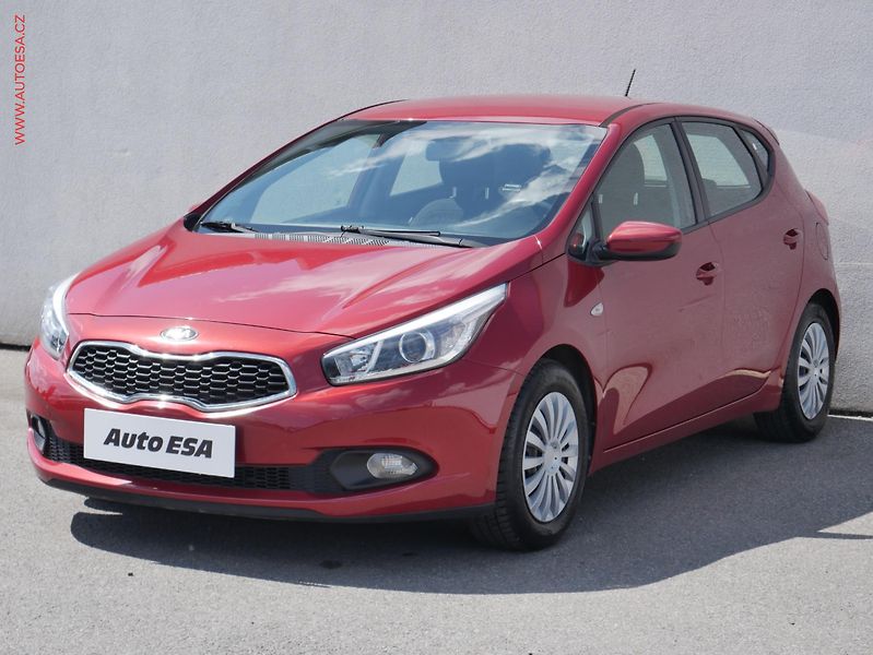 Kia Ceed (2014) 1.4i, 1.maj,ČR, AC - fotka 3 z 19