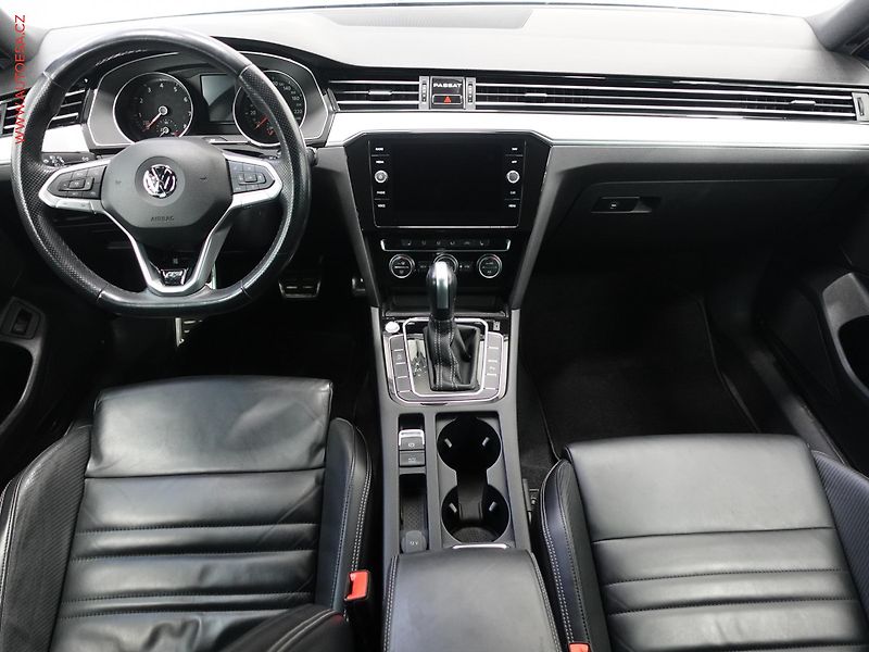 Volkswagen Passat (2019) 2.0 TSI, ČR, R-Line, DSG - fotka 8 z 23
