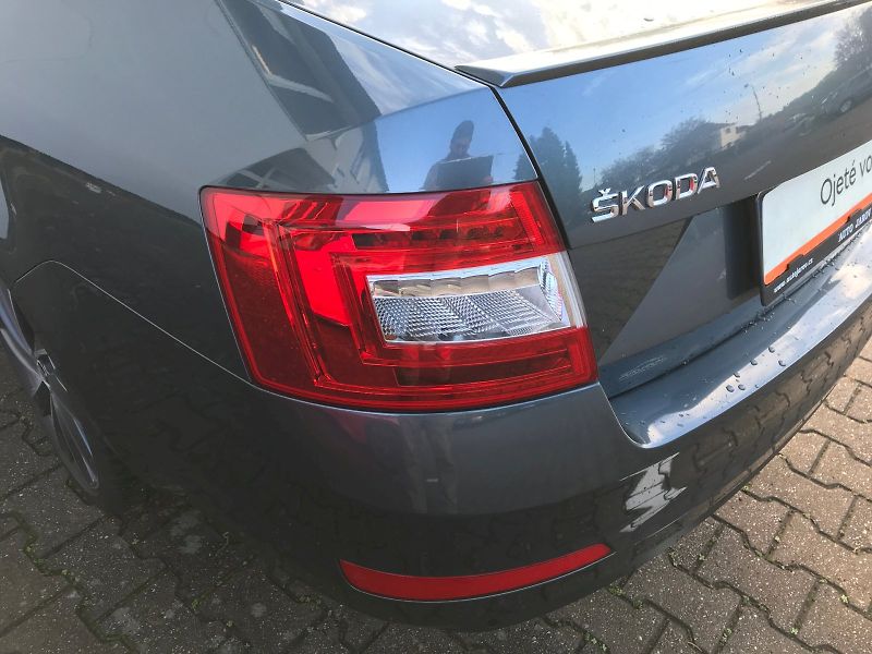 Škoda Octavia (2015) Laurin & Klement  2,0 TDI DSG - fotka 21 z 28