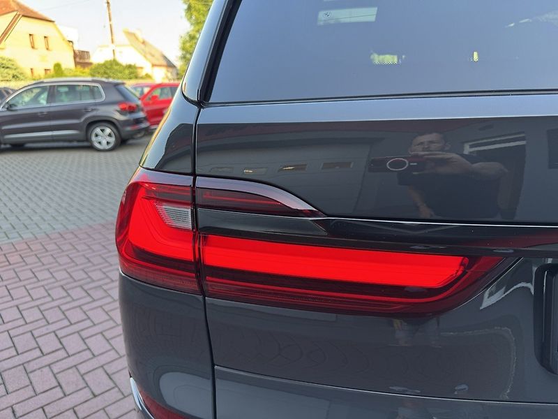 BMW X7 (2021) xDrive 40d M-Paket Pano - fotka 41 z 49