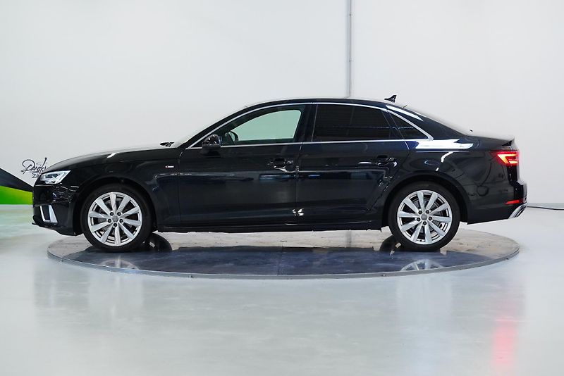 Audi A4 - fotka 3 z 26