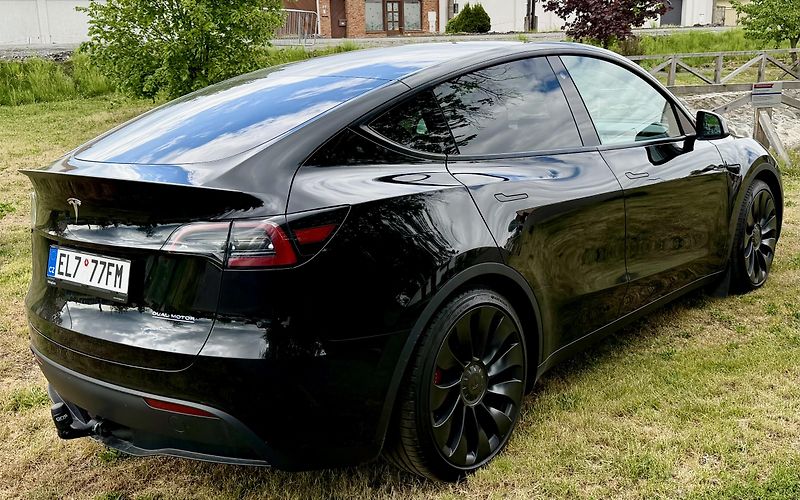 Tesla Model Y (2024) Long Range Dual Performance - fotka 5 z 17