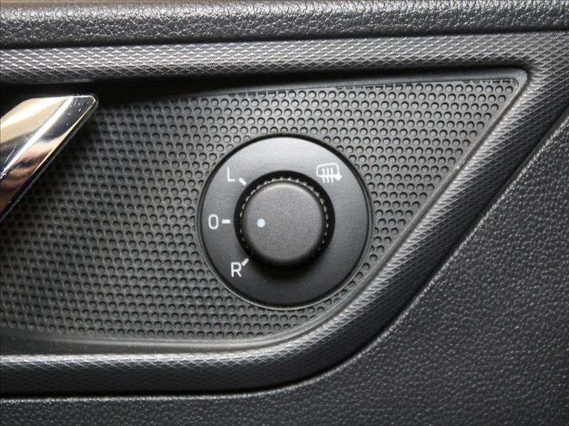 Škoda Rapid 1,2 TSi 63kW Fresh 1.maj.ČR - fotka 14 z 22