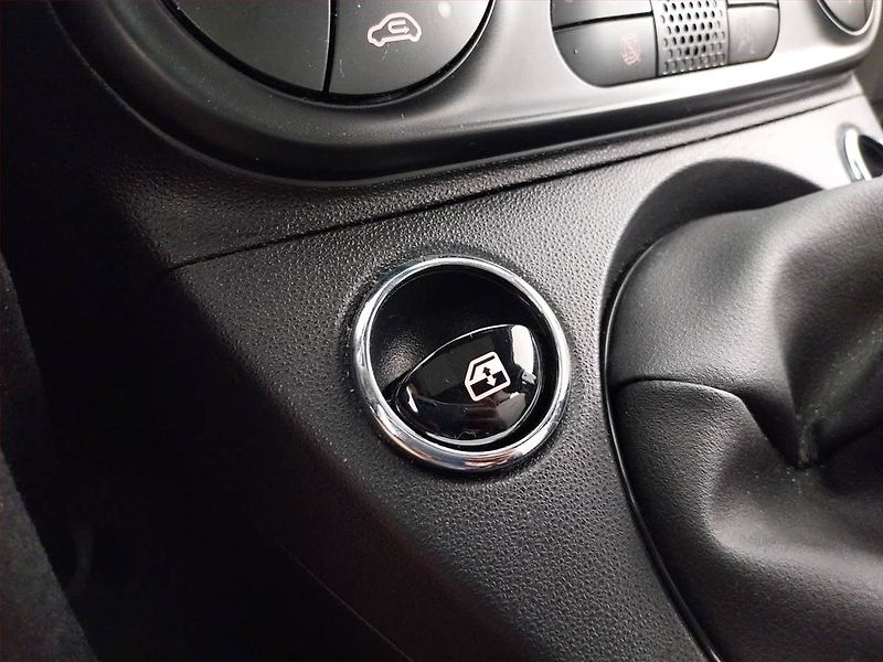 Fiat 500 (2023) 1.0 mild-hybrid, ČR,1.maj - fotka 18 z 26