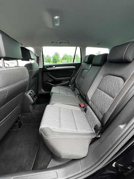 Volkswagen Passat 2.0TDI DSG 110kW Business DPH - fotka 24 z 27