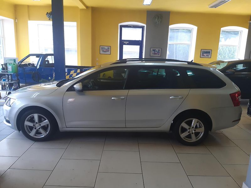 Škoda Octavia 1.6 TDI DSG NAVI APP - fotka 4 z 28