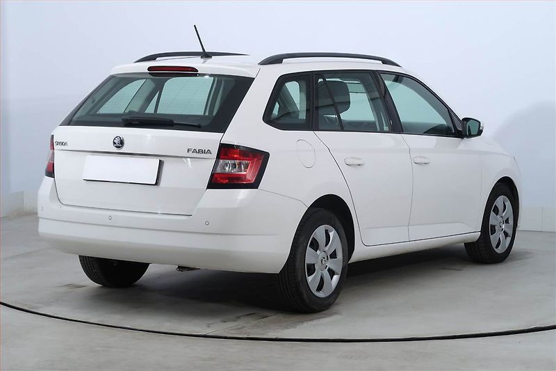 Škoda Fabia (2018) 1.4 TDI, Park. senzory - fotka 5 z 18