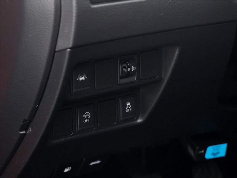 Nissan Qashqai 1,2 DIG-T 85 kW N-Connecta - fotka 14 z 31