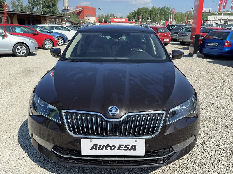 Škoda Superb (2015) 2.0 TDi 4x4, ČR, DSG, bixen - fotka 2 z 23
