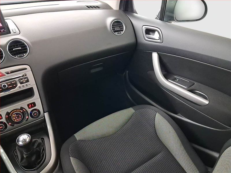 Peugeot 308 (2010) 1.6 HDi, po STK, Tažné - fotka 8 z 20