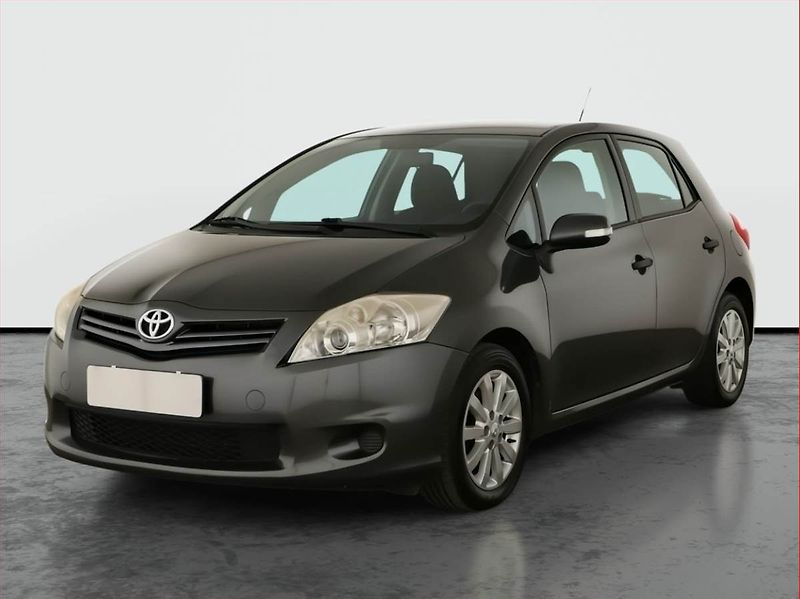 Toyota Auris (2011) 1.6 Valvematic, ČR,1.maj - fotka 2 z 15