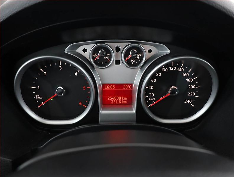 Ford Kuga (2009) 2.0 TDCi, 4X4, nová STK - fotka 8 z 13
