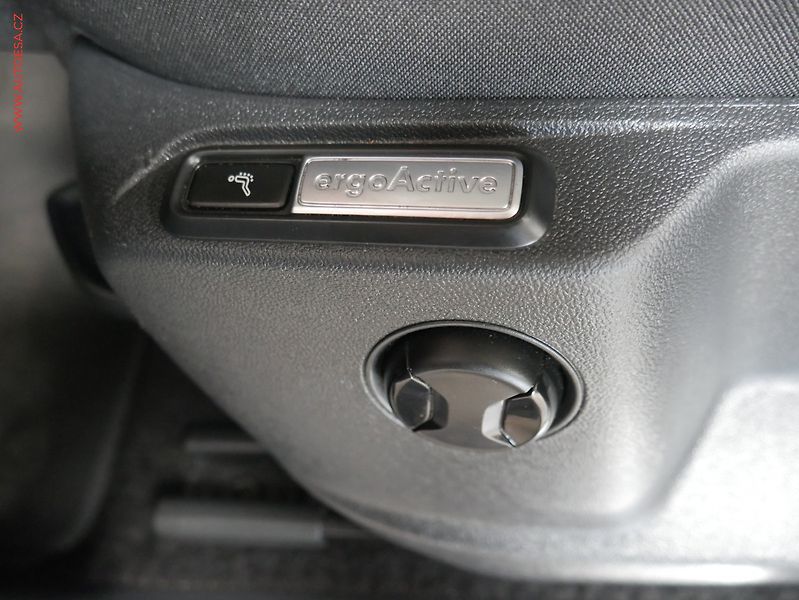 Volkswagen Tiguan (2018) 2.0 TDI 4x4, DSG, navi, LED - fotka 25 z 31