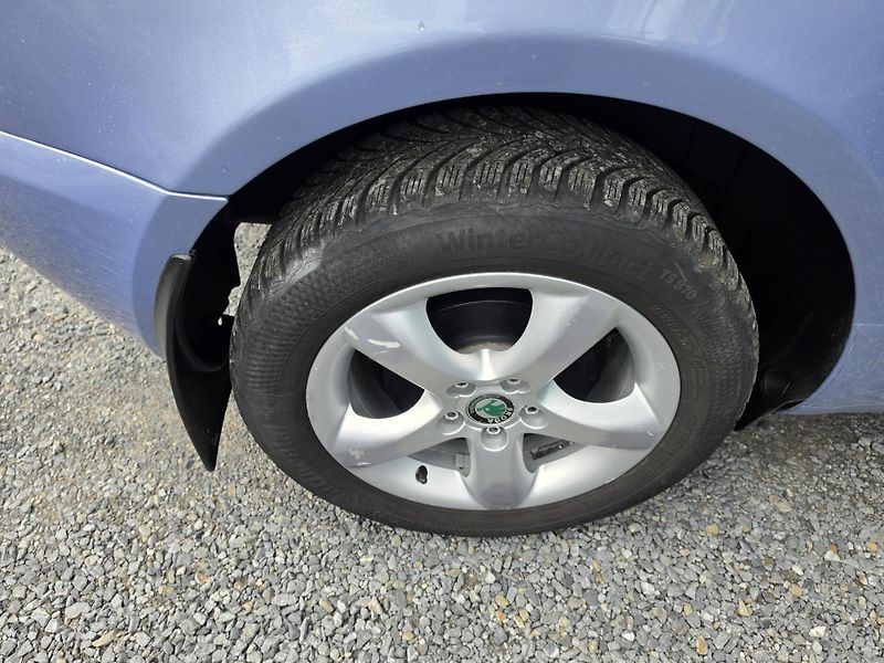 Škoda Roomster 1.2 HTP TZ - fotka 9 z 24