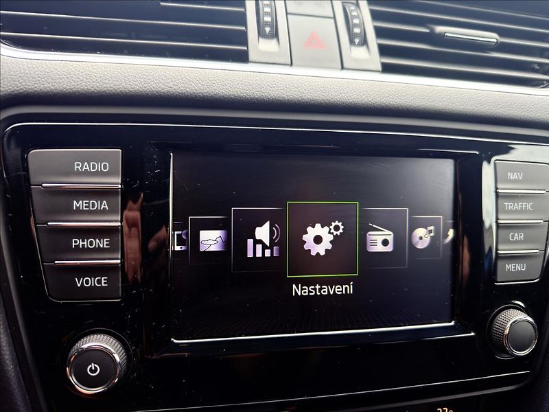 Škoda Octavia 2,0 TDi RS DSG - fotka 17 z 29