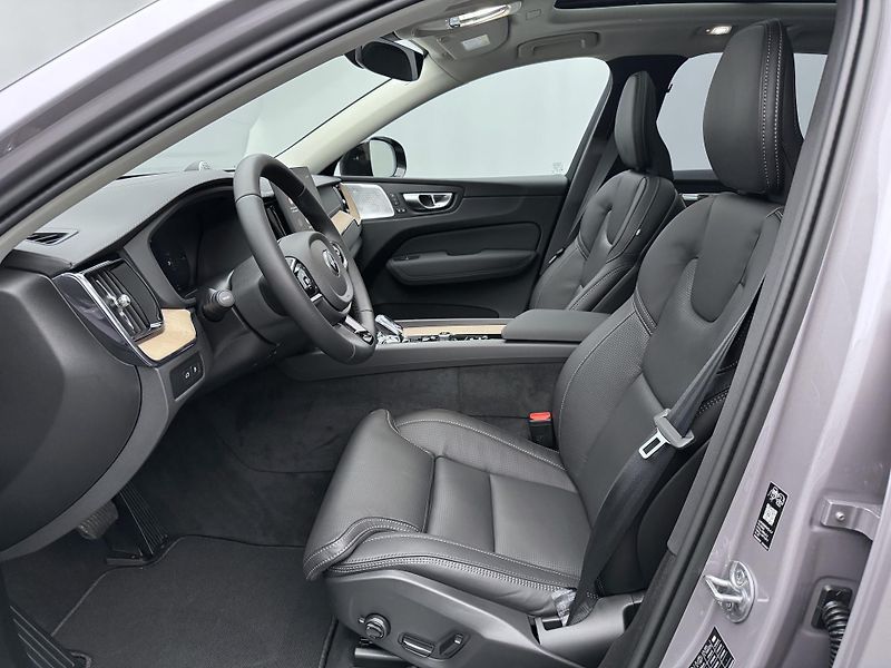 Volvo XC60 (2026) T6 AWD AUT DARK ULTRA - fotka 3 z 24